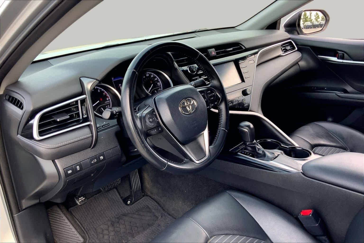 Used 2018 Celestial Silver Metallic Toyota SE image 17