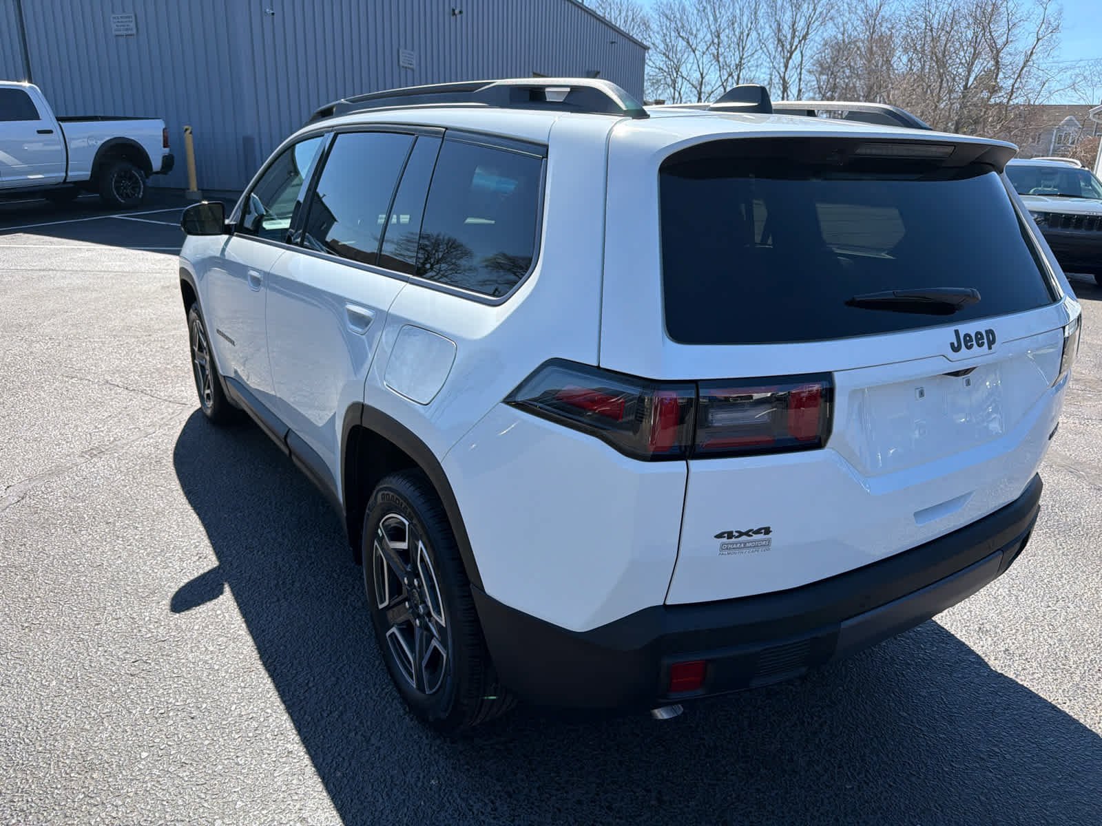 New 2026 Bright White Clear-Coat Exterior Paint Jeep Limited image 6