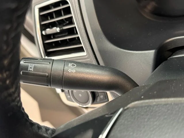Used 2018 White Ford Limited image 18