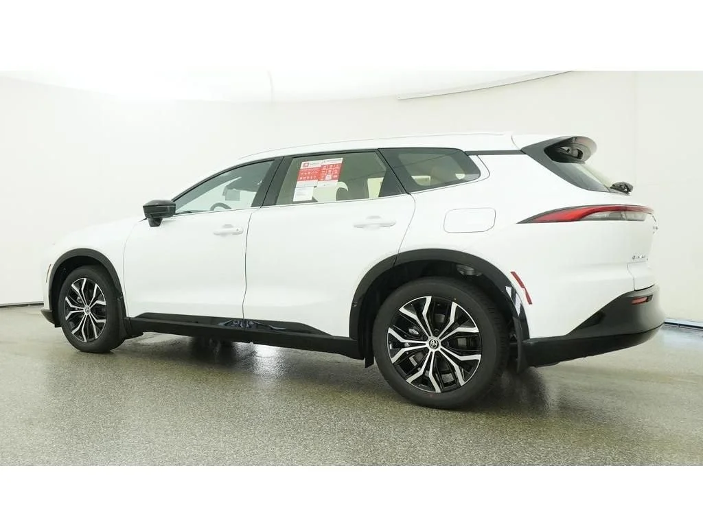 New 2026 Oxygen White Toyota XLE image 20