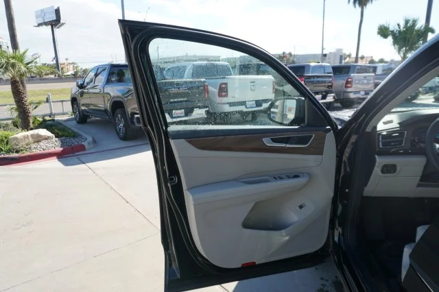 New 2026 Deep Black Pearl Volkswagen 2.0T SE W/TECHNOLOGY image 13