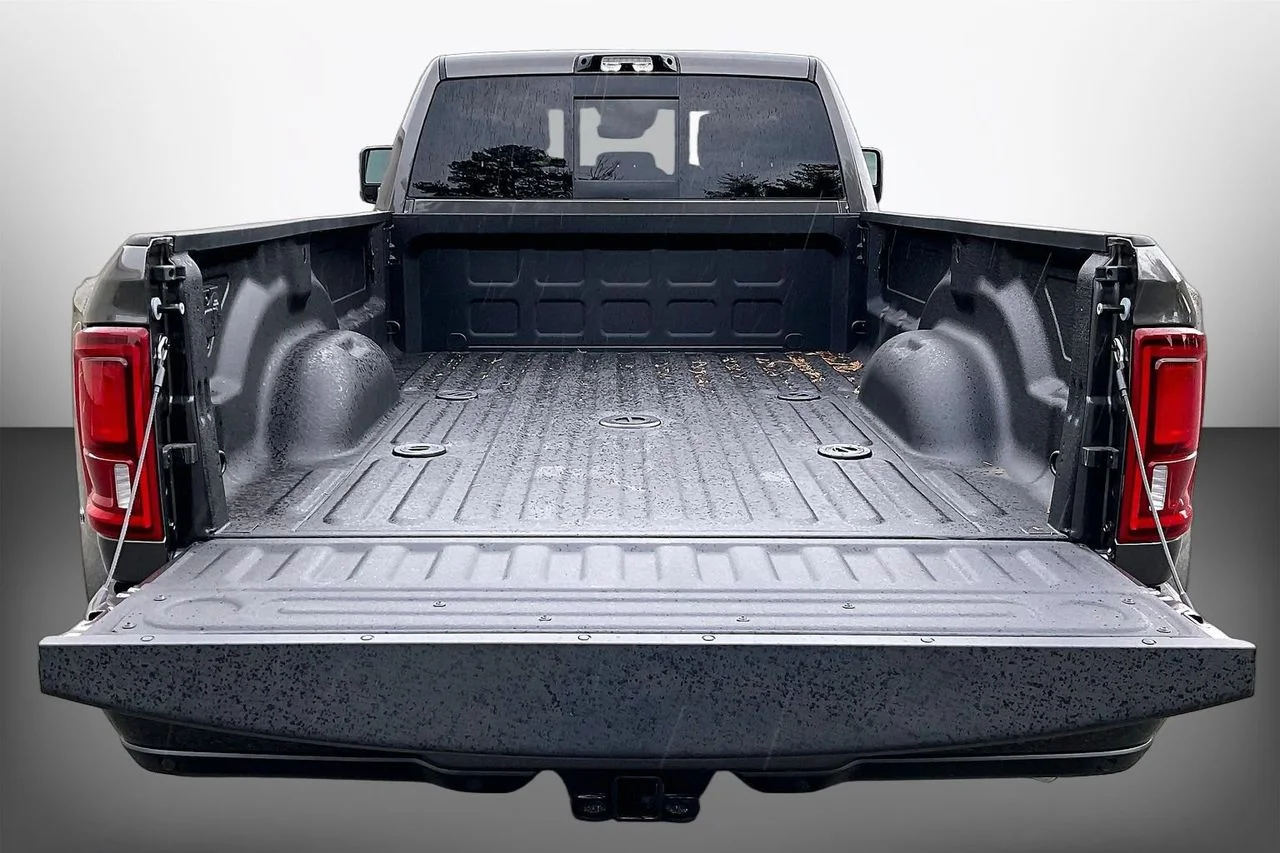 New 2026 Granite Crystal Metallic Clear-Coat Exterior Paint RAM Laramie image 21