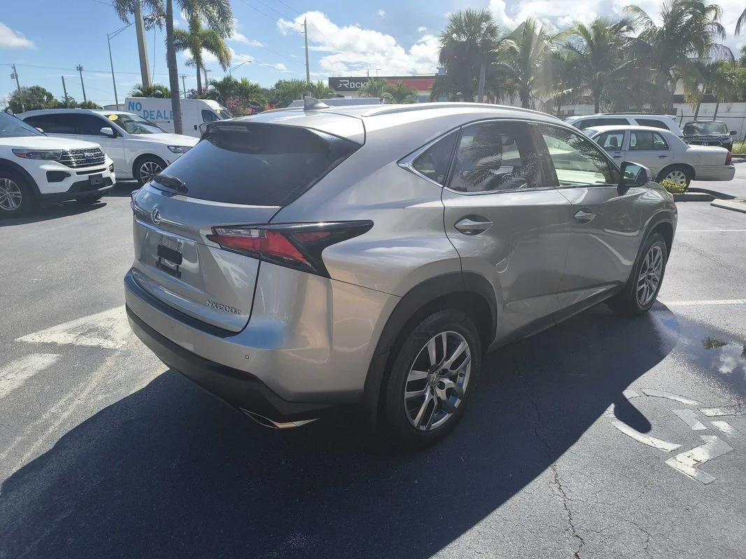 Used 2015  Lexus  image 5