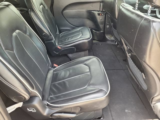 Used 2025 Gray Chrysler Limited image 27