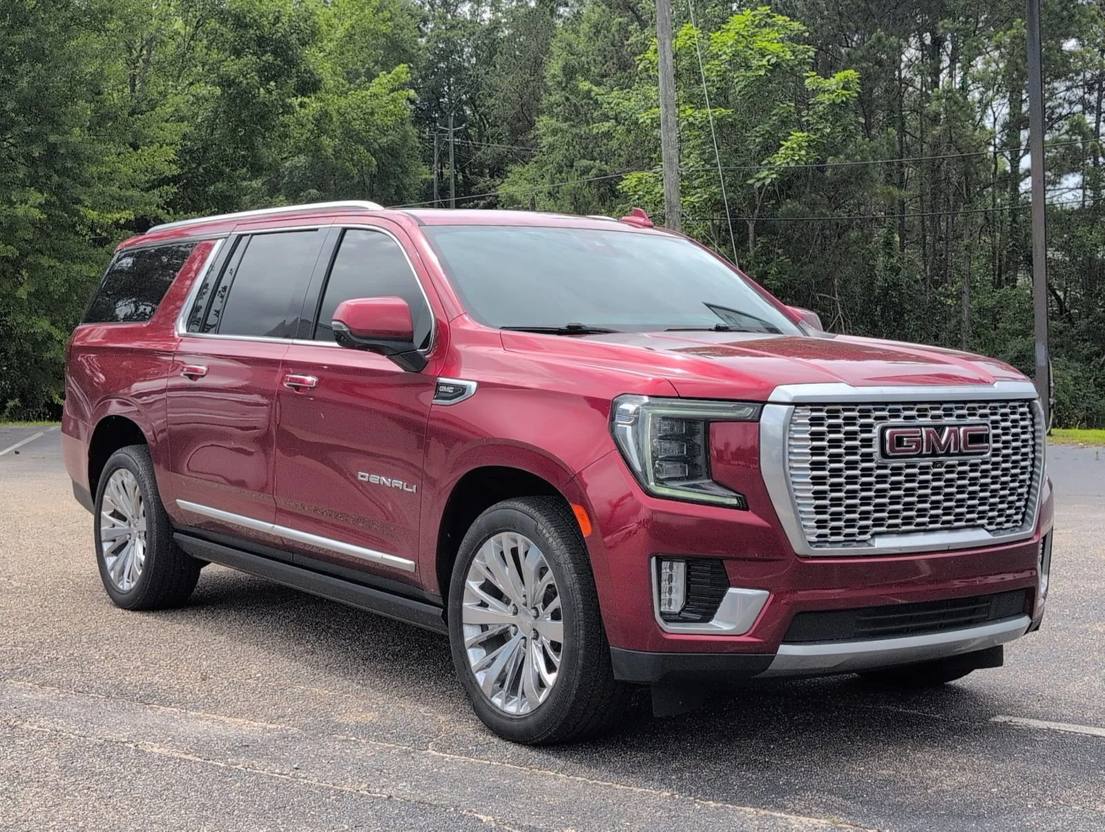 Used 2021 CAYENNE RED TINTCOAT GMC Denali image 8