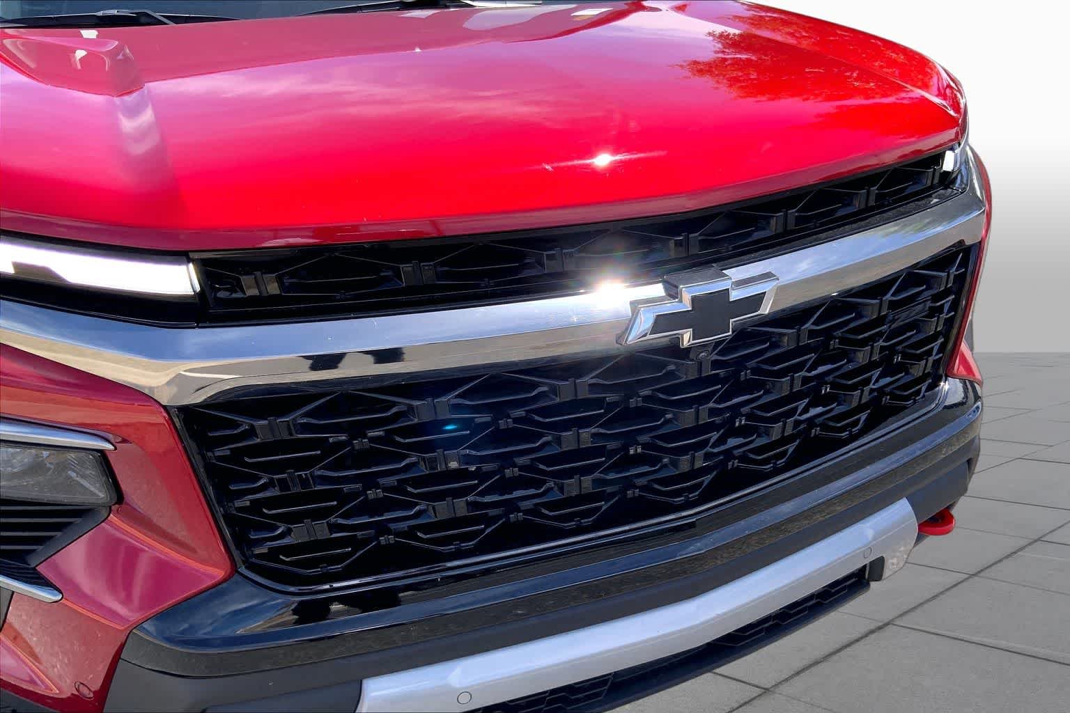 Used 2025 Radiant Red Tintcoat Chevrolet AWD Z71 image 31
