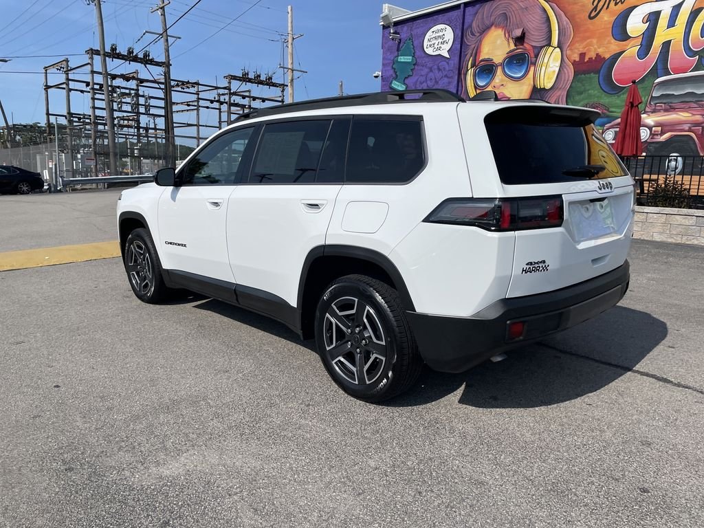 Used 2026 White Jeep Laredo image 3