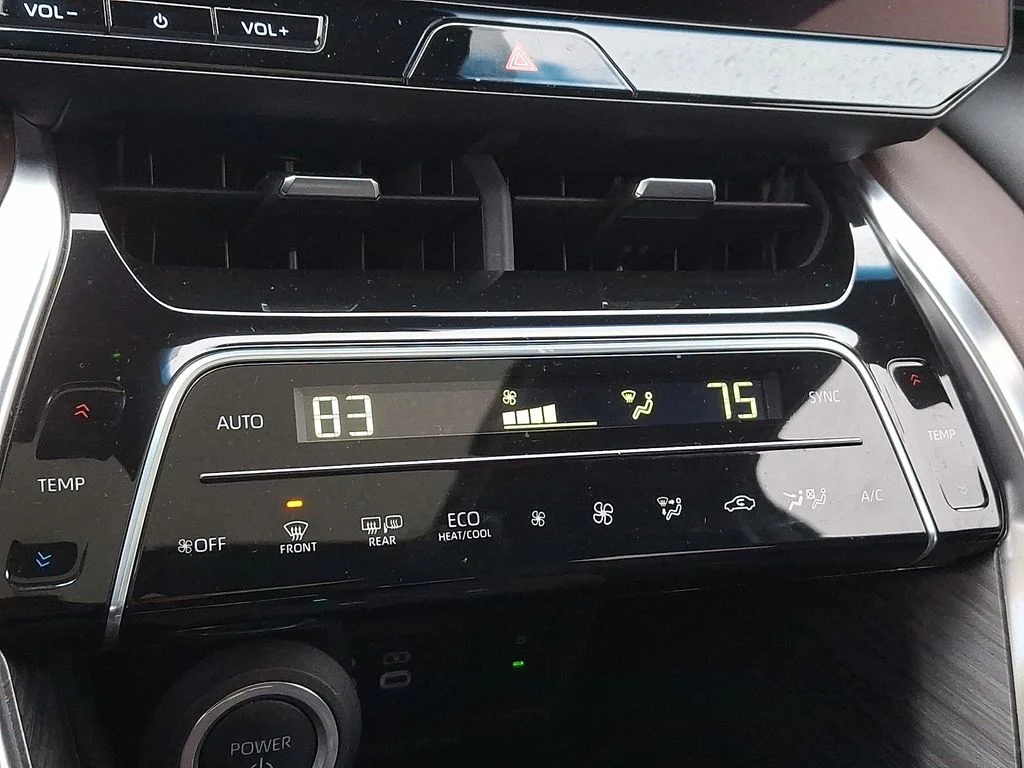 2024 Toyota Venza Limited - Photo 16