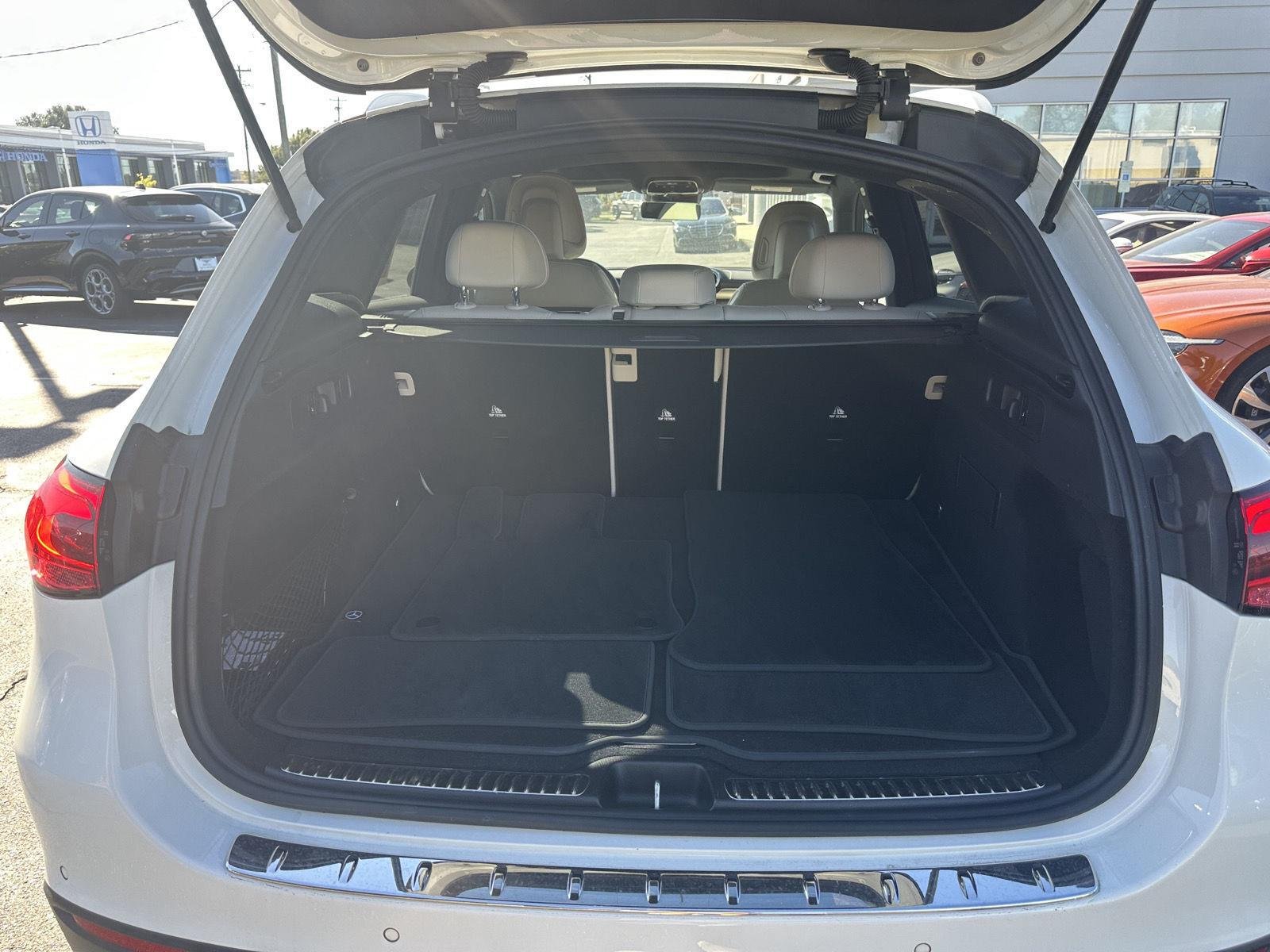 Used 2023 Polar White Mercedes-Benz GLC 300 image 38
