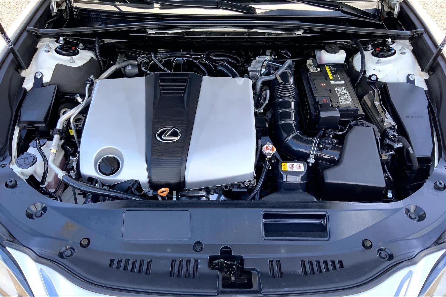 Used 2020 Eminent White Pearl Lexus  image 31
