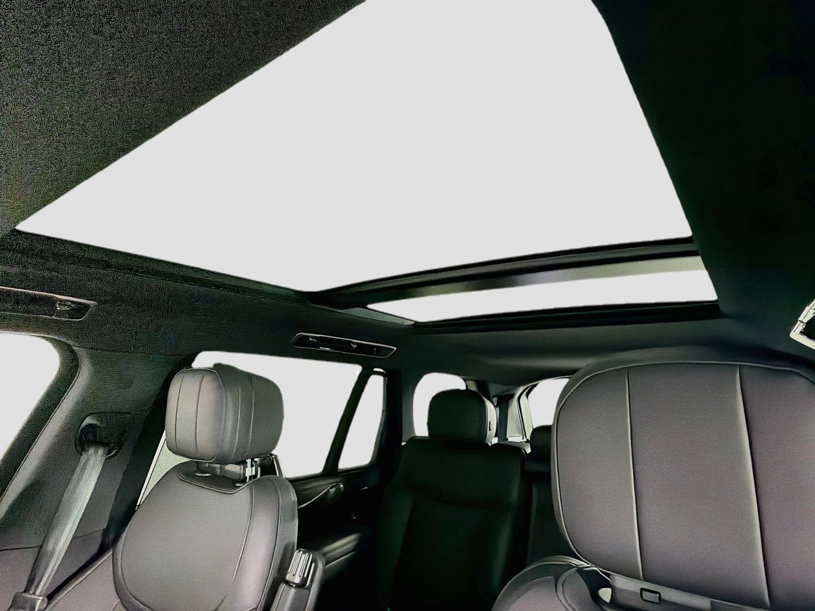 New 2026 Santorini Black LAND ROVER SE 7 Seats image 9