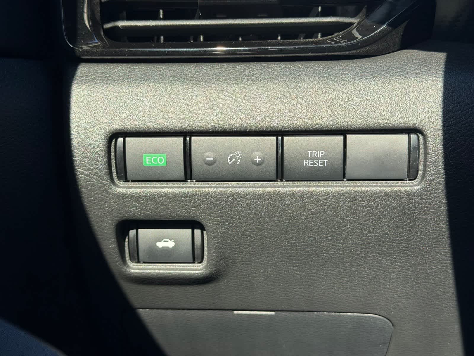Certified Used 2025 Fresh Powder Nissan SV image 21