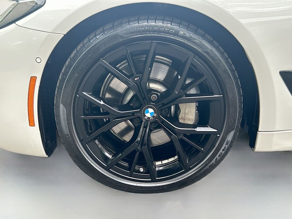 Used 2023 Alpine White BMW 530i xDrive image 9