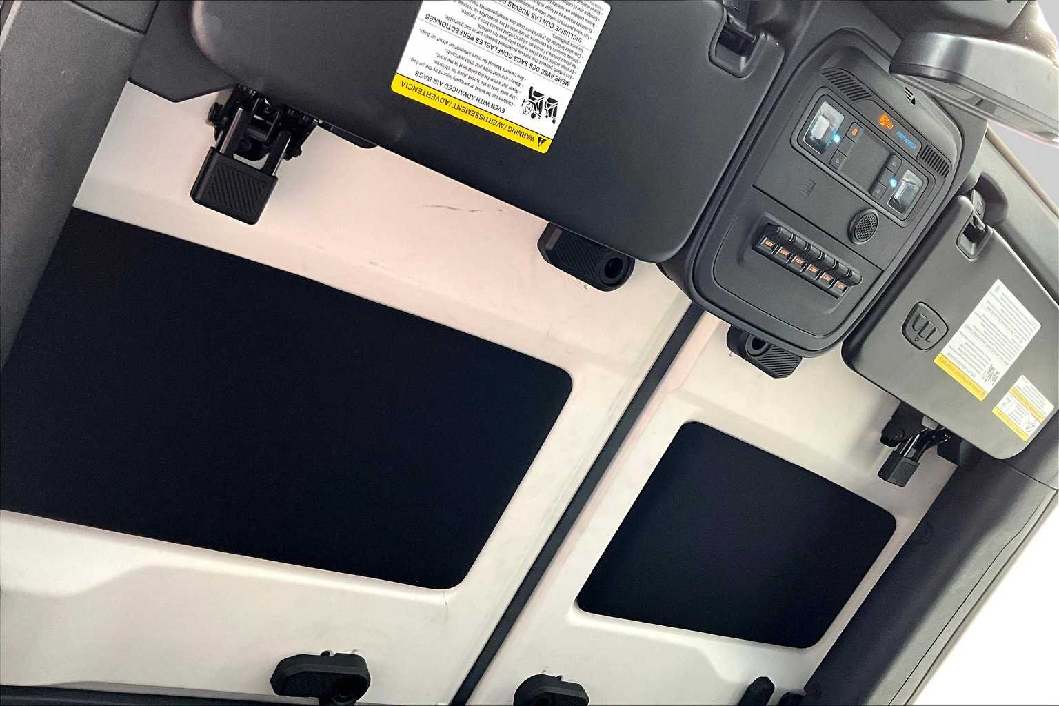 Used 2025 Oxford White Clearcoat Ford Badlands image 14