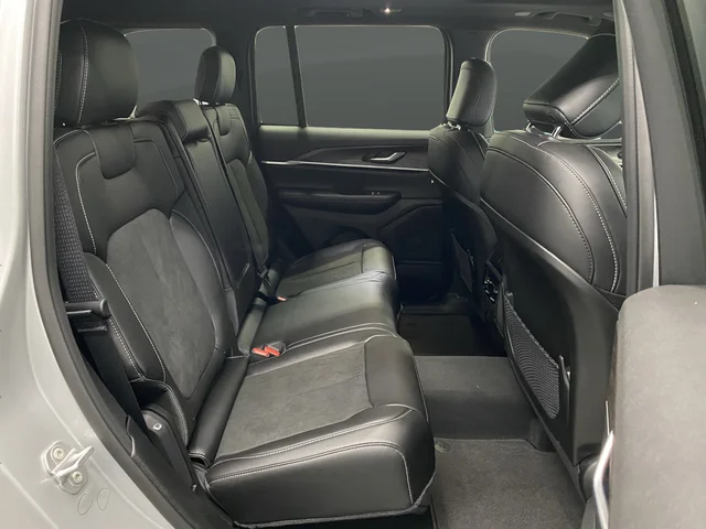 New 2026 Silver Zynith Exterior Paint Jeep Altitude image 34