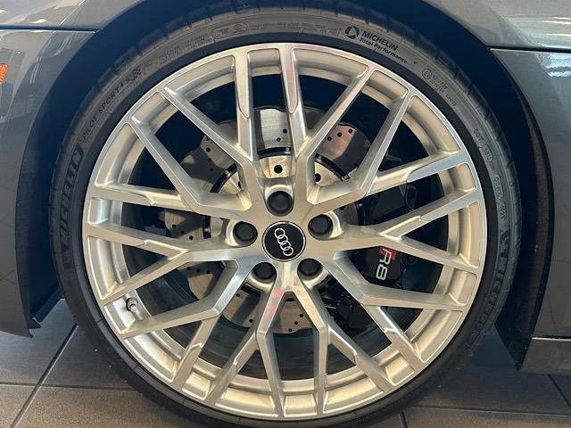 Used 2017 Daytona Gray Pearl Effect Audi V10 image 34