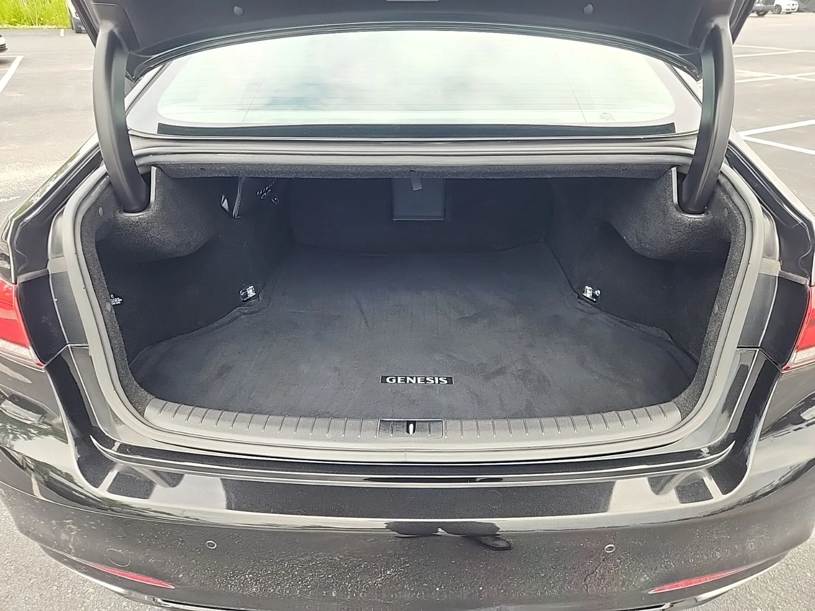 Used 2018 Black Genesis 3.8 image 32