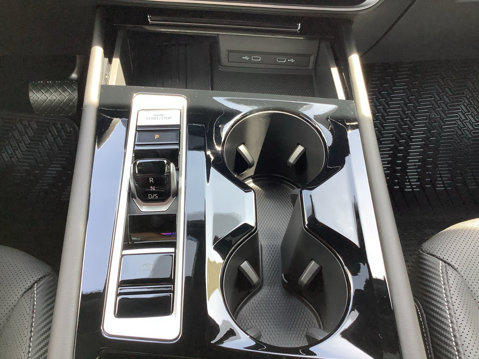 New 2026 PURE GRAY Volkswagen 2.0T SE w/Technology image 16
