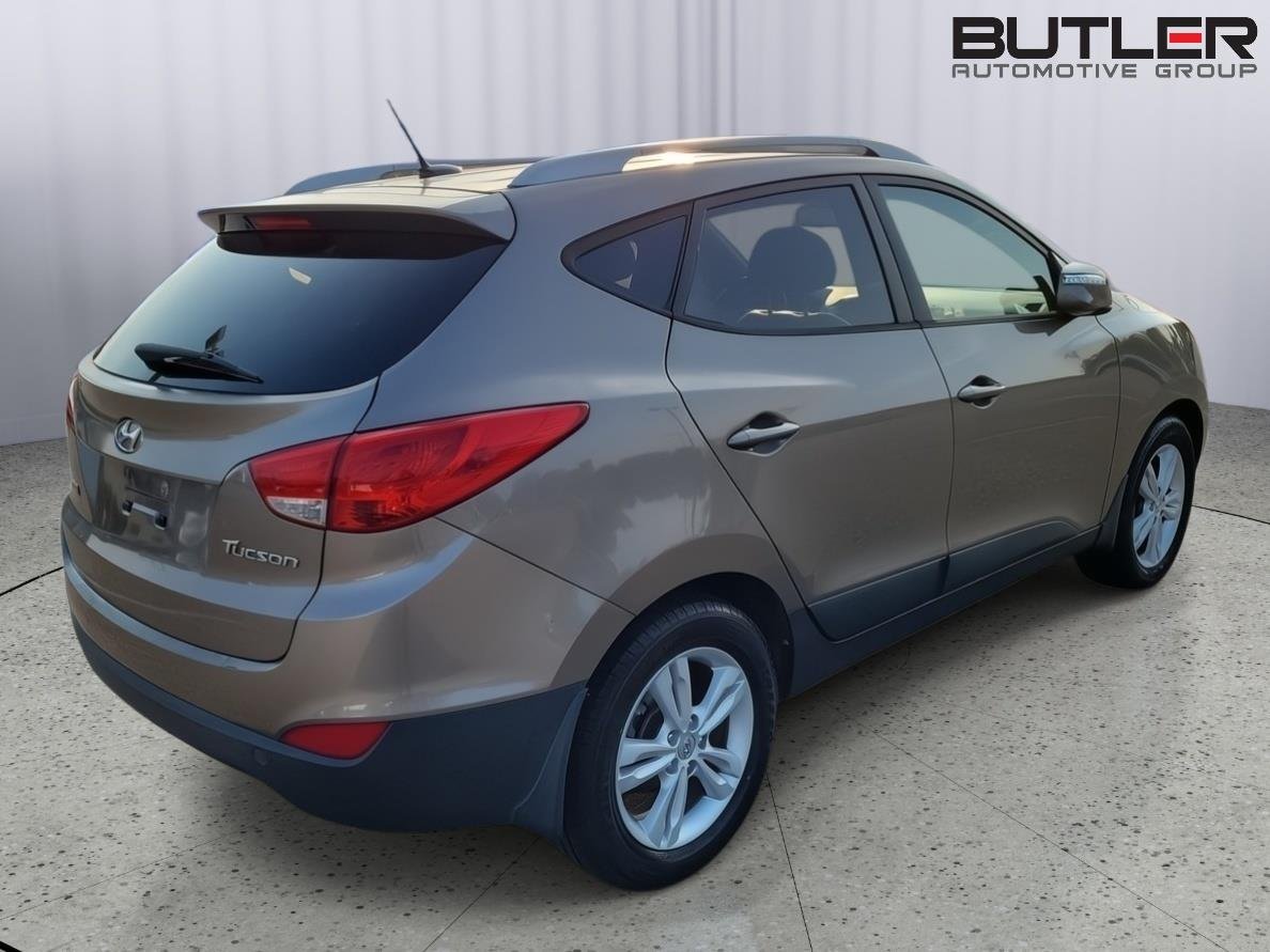 Used 2013 Chai Bronze Hyundai GLS image 3