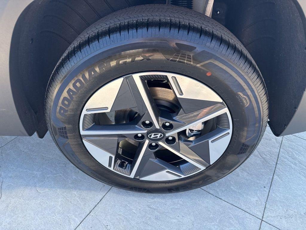 New 2026 White Hyundai SEL FWD image 13