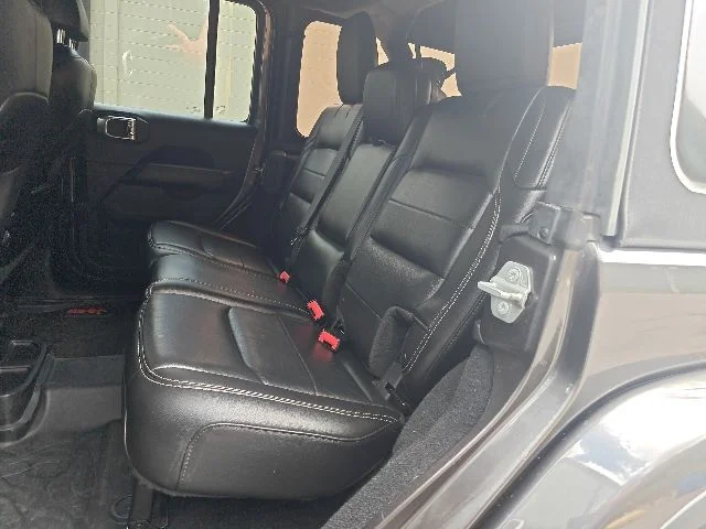 Used 2018 Gray Jeep Unlimited Sahara image 9