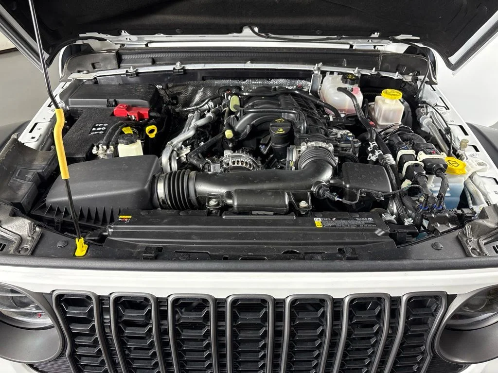 Used 2025 White Jeep Mojave image 46
