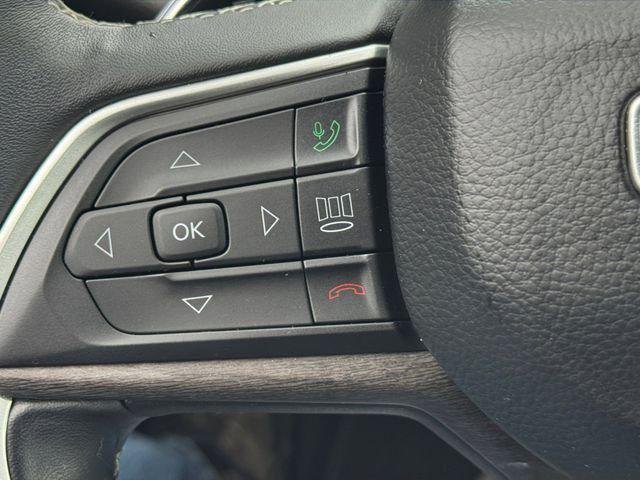 Used 2022 Bright White Clearcoat Jeep Limited image 24