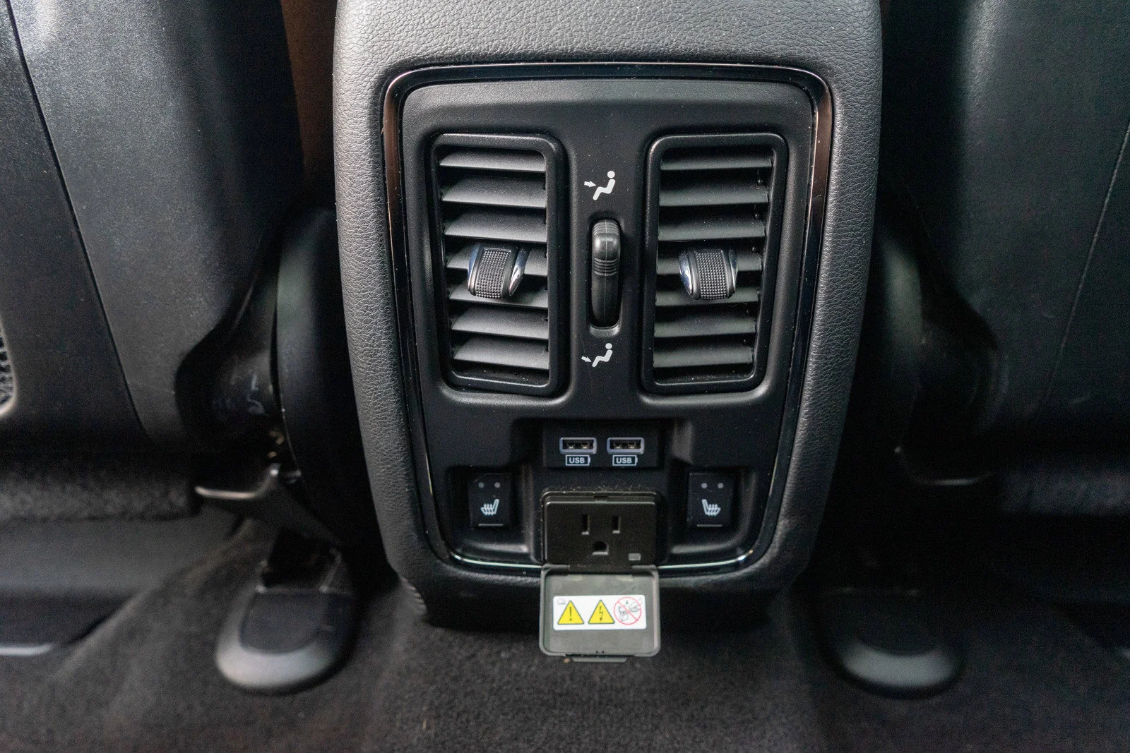 Used 2020 Diamond Black Crystal Pearlcoat Jeep Overland image 31