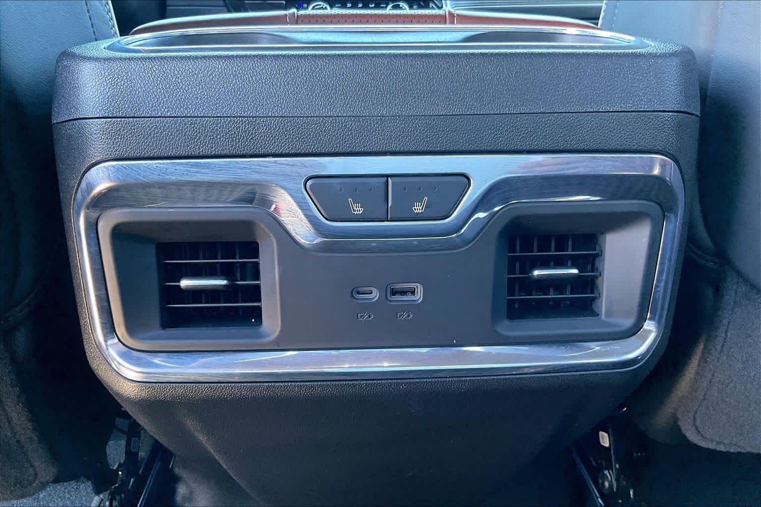 Used 2025 White Frost Tricoat GMC Denali Ultimate image 32