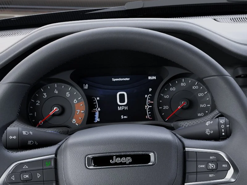 New 2026 Diamond Black Crystal Pearlcoat Jeep Latitude image 17