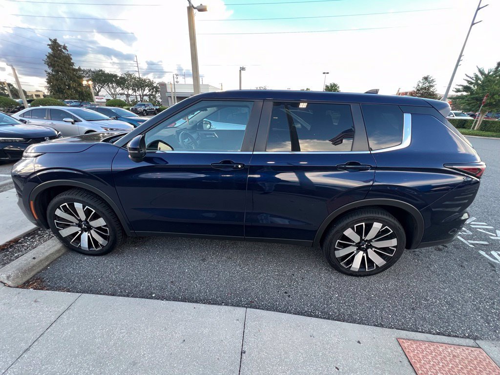 Used 2025  Mitsubishi SE image 7