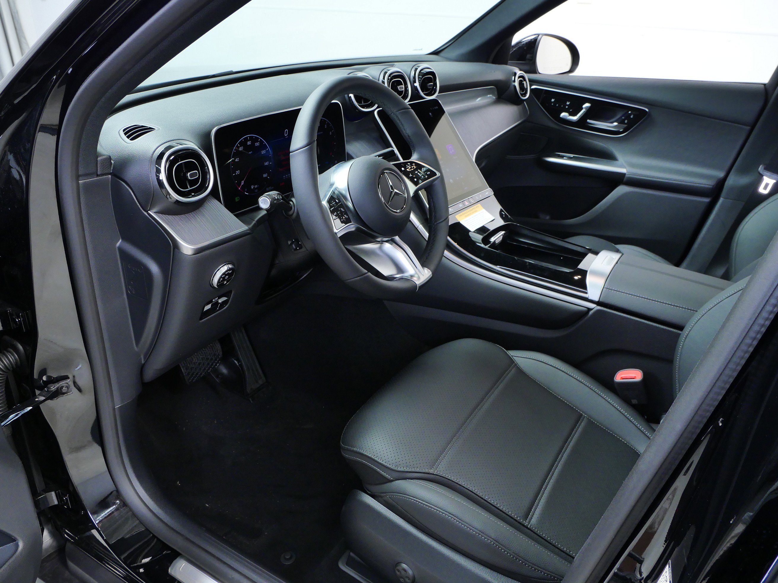New 2026 Black Mercedes-Benz GLC 300 image 7