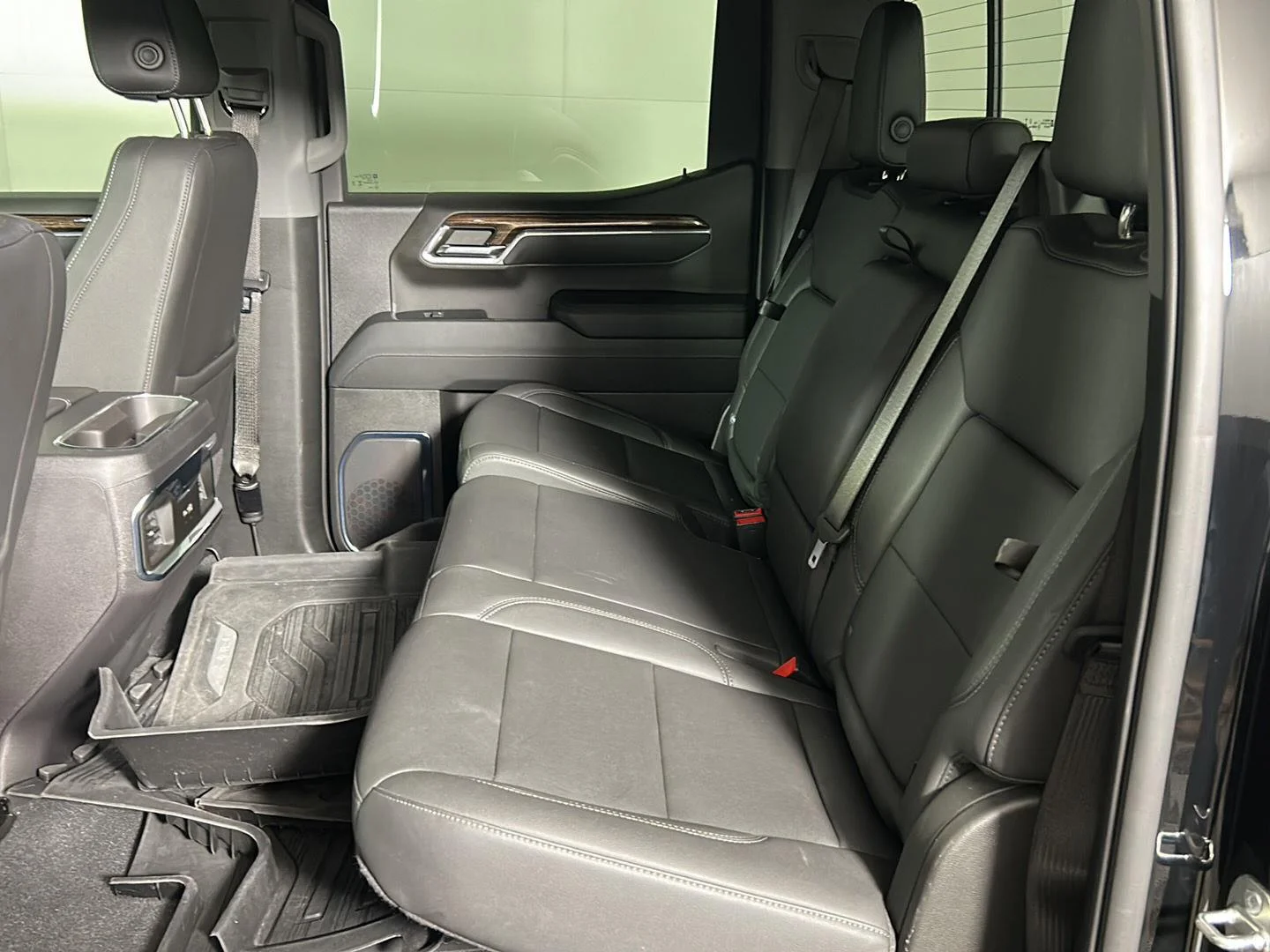 Used 2024 Onyx Black GMC Elevation image 16