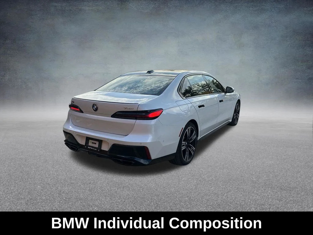 Used 2025 White BMW 760i xDrive image 10