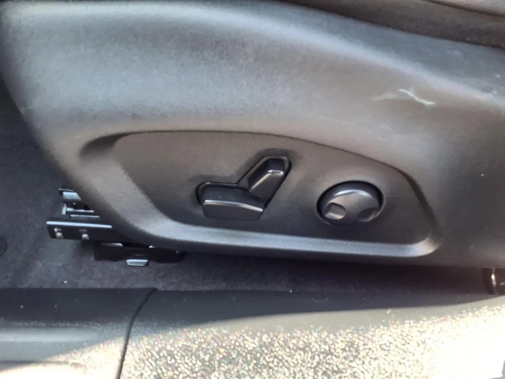 Used 2025 White Jeep Limited image 23