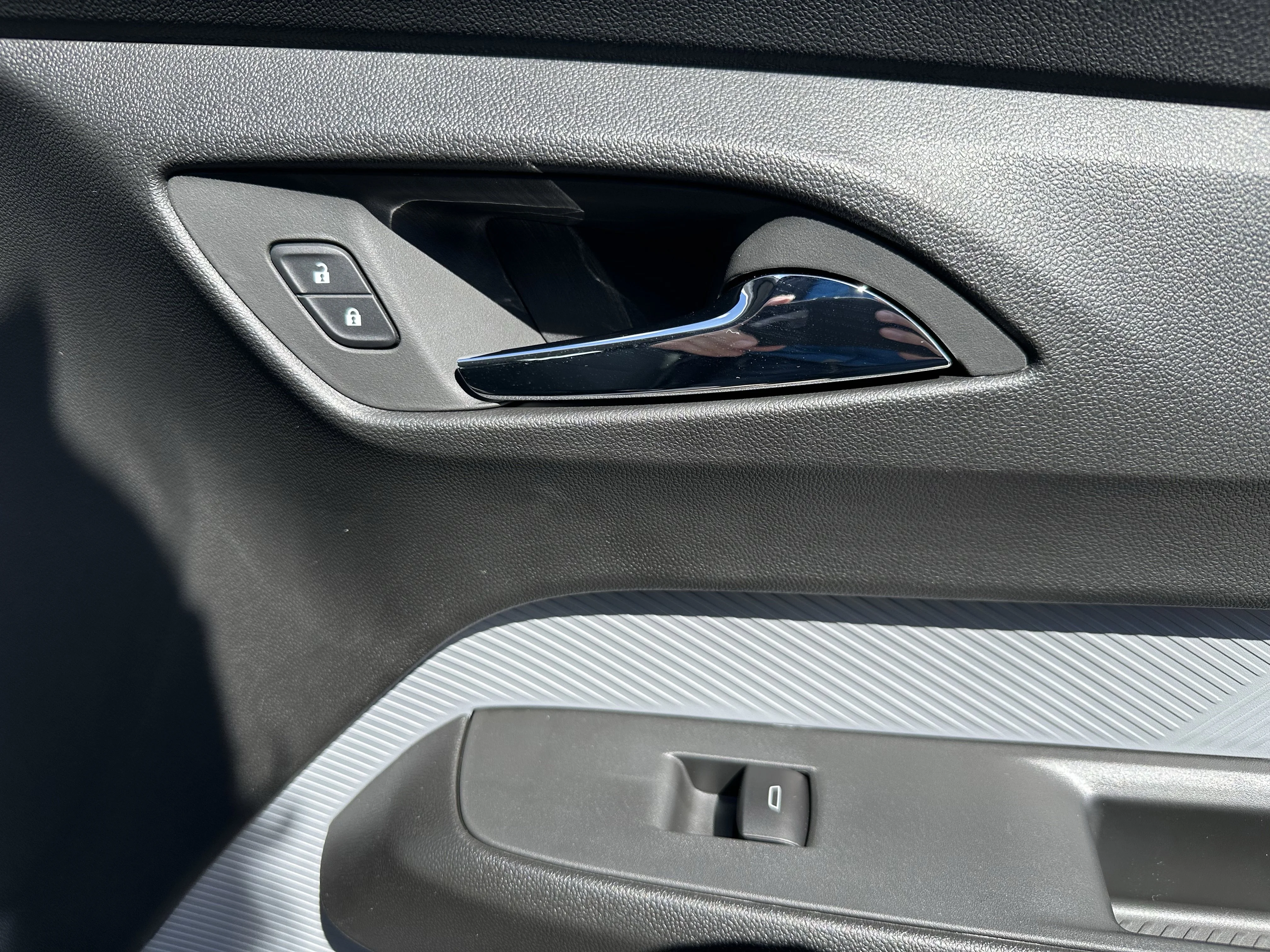 New 2027 Summit White Chevrolet LT image 19