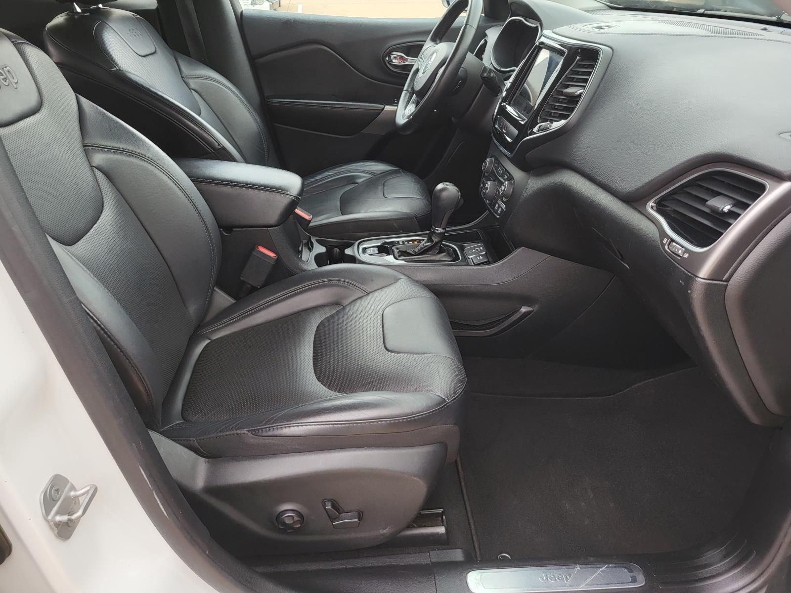 Used 2019 Bright White Clearcoat Jeep Limited image 9