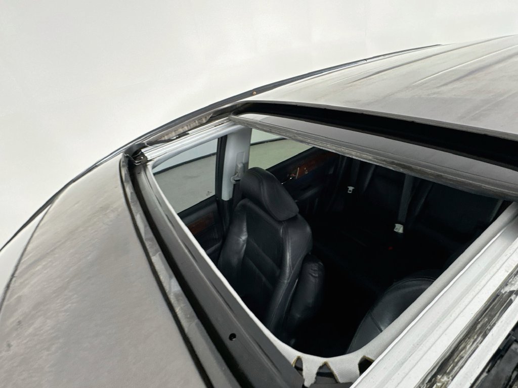 Used 2010 Urban Titanium Metallic Honda EX-L image 23