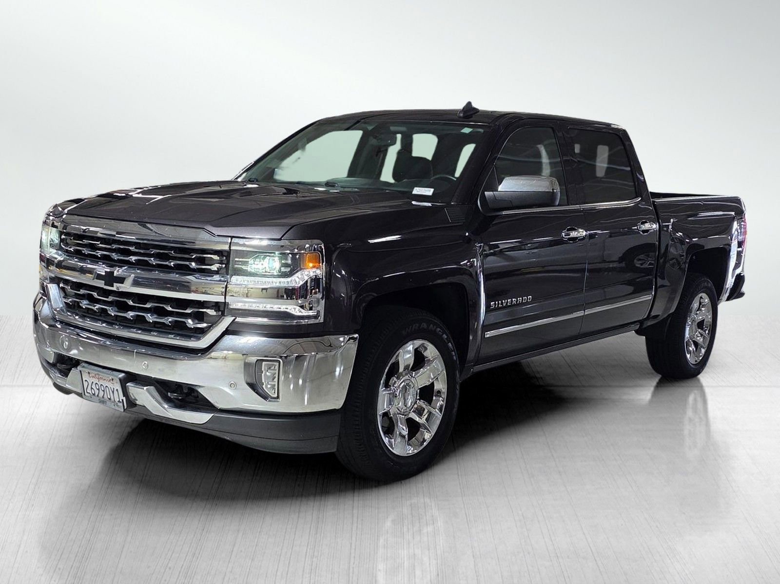 Used 2016 TUNGSTEN METALLIC Chevrolet LTZ image 3