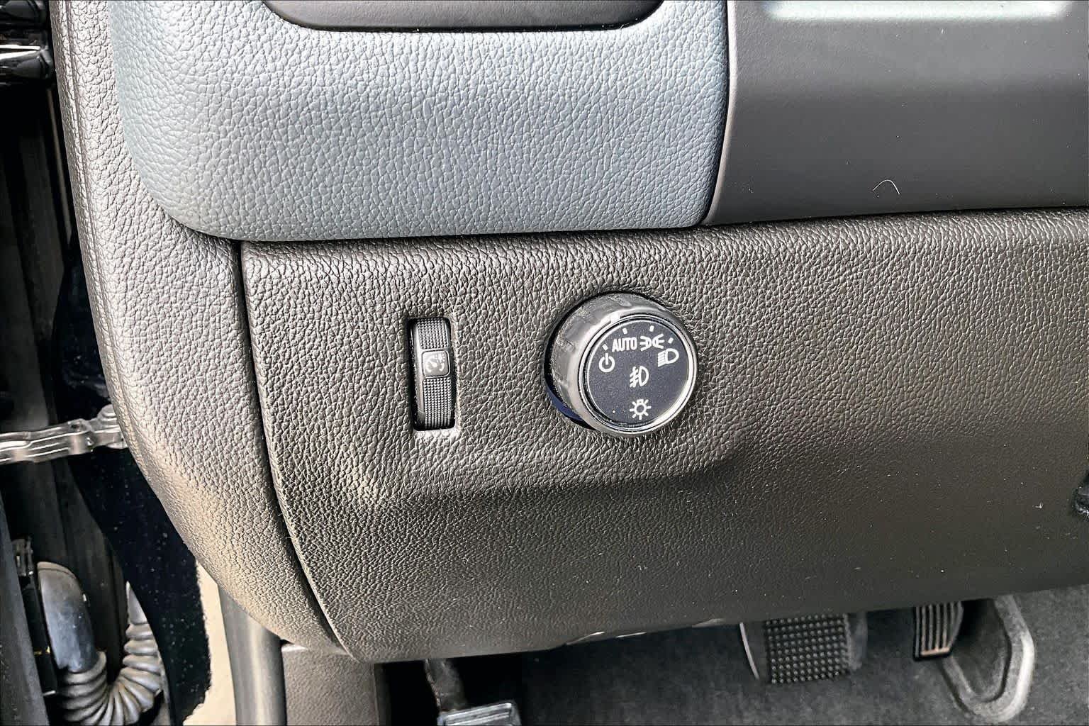 Used 2021 Black Chevrolet 2WD Z71 image 35