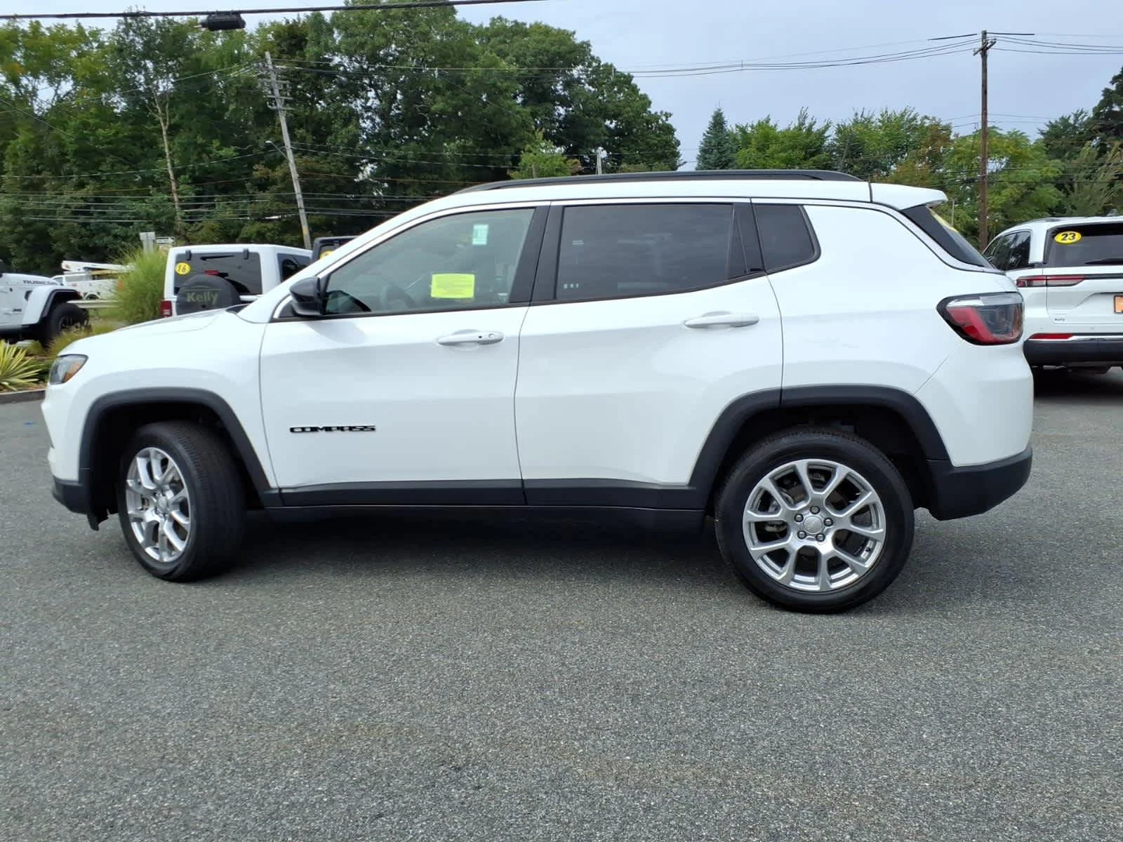 Certified Used 2023 Bright White Clearcoat Jeep Latitude Lux image 12