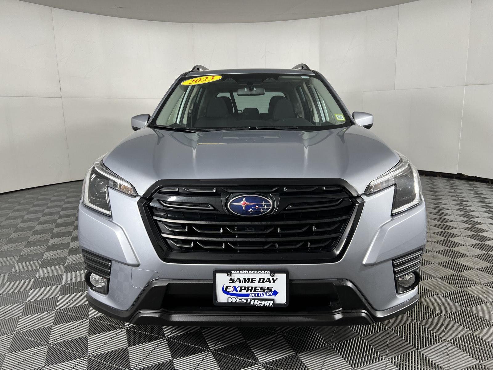 Used 2023 Ice Silver Metallic Subaru Premium image 20
