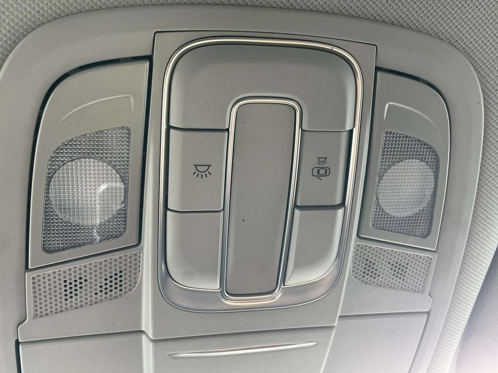 Used 2019 Machine Gray Hyundai SE image 24
