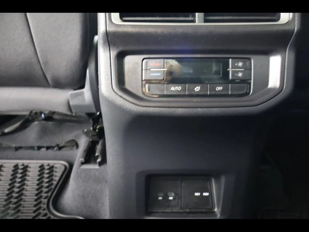New 2026 Silver Volkswagen SE w/Technology image 11