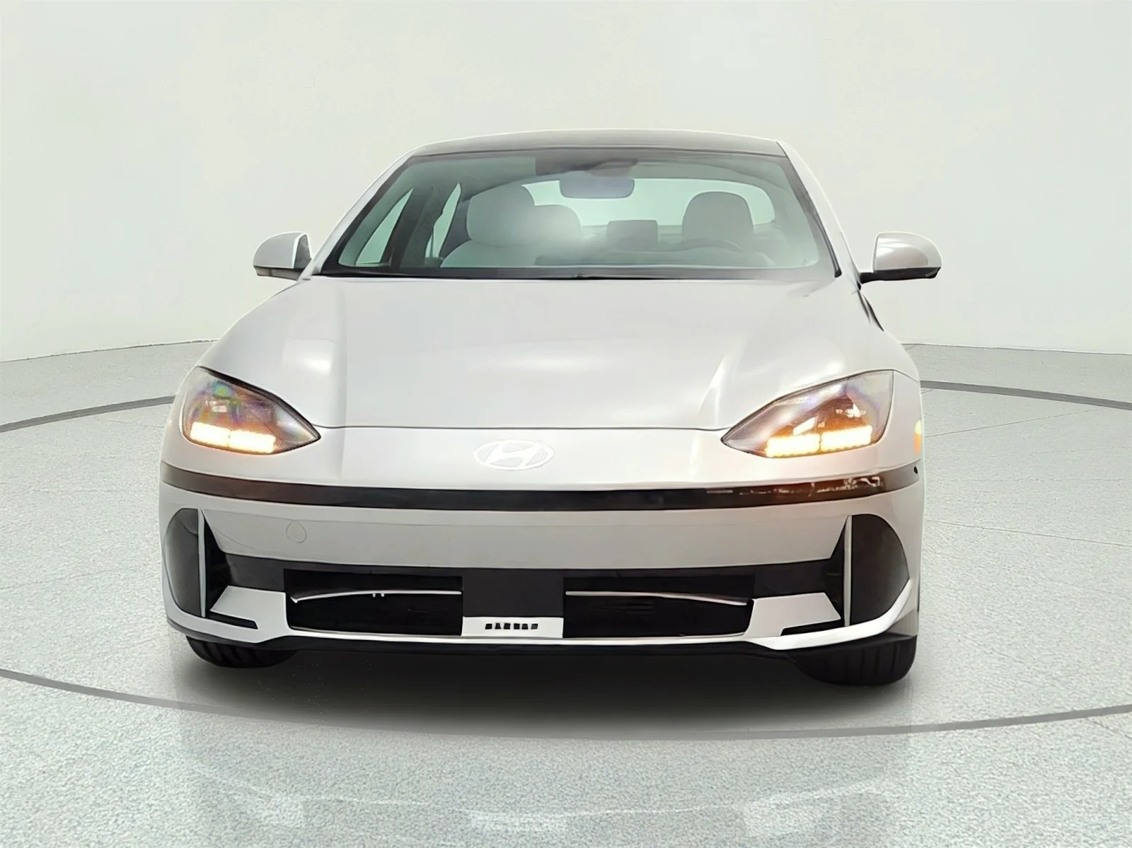 Used 2023 Curated Silver Hyundai Limited image 2