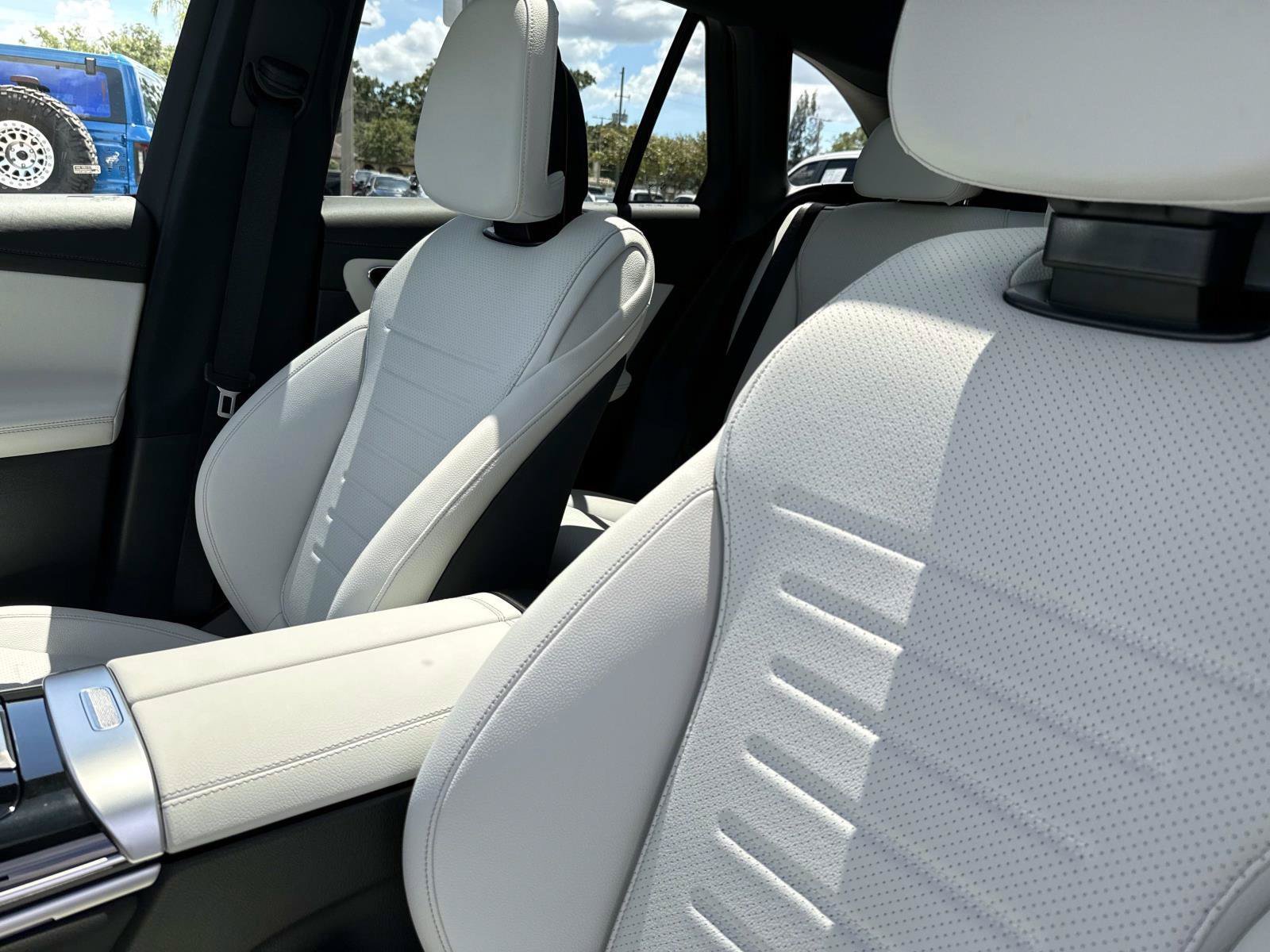 New 2027 Black Mercedes-Benz 300 SUV image 22