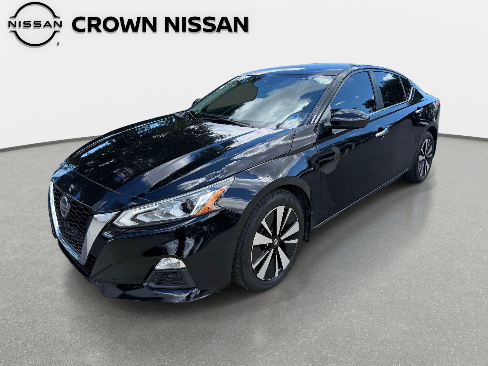 Used 2021 Super Black Nissan 2.5 SV image 2