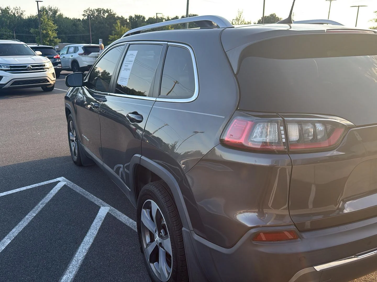 Used 2019 Granite Crystal Metallic Clearcoat Jeep Limited image 9
