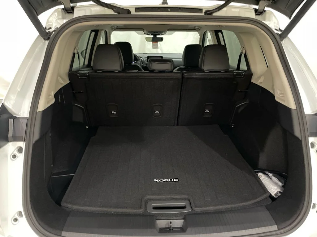 New 2026 Everest White Pearl TriCoat Nissan Dark Armor™ image 7