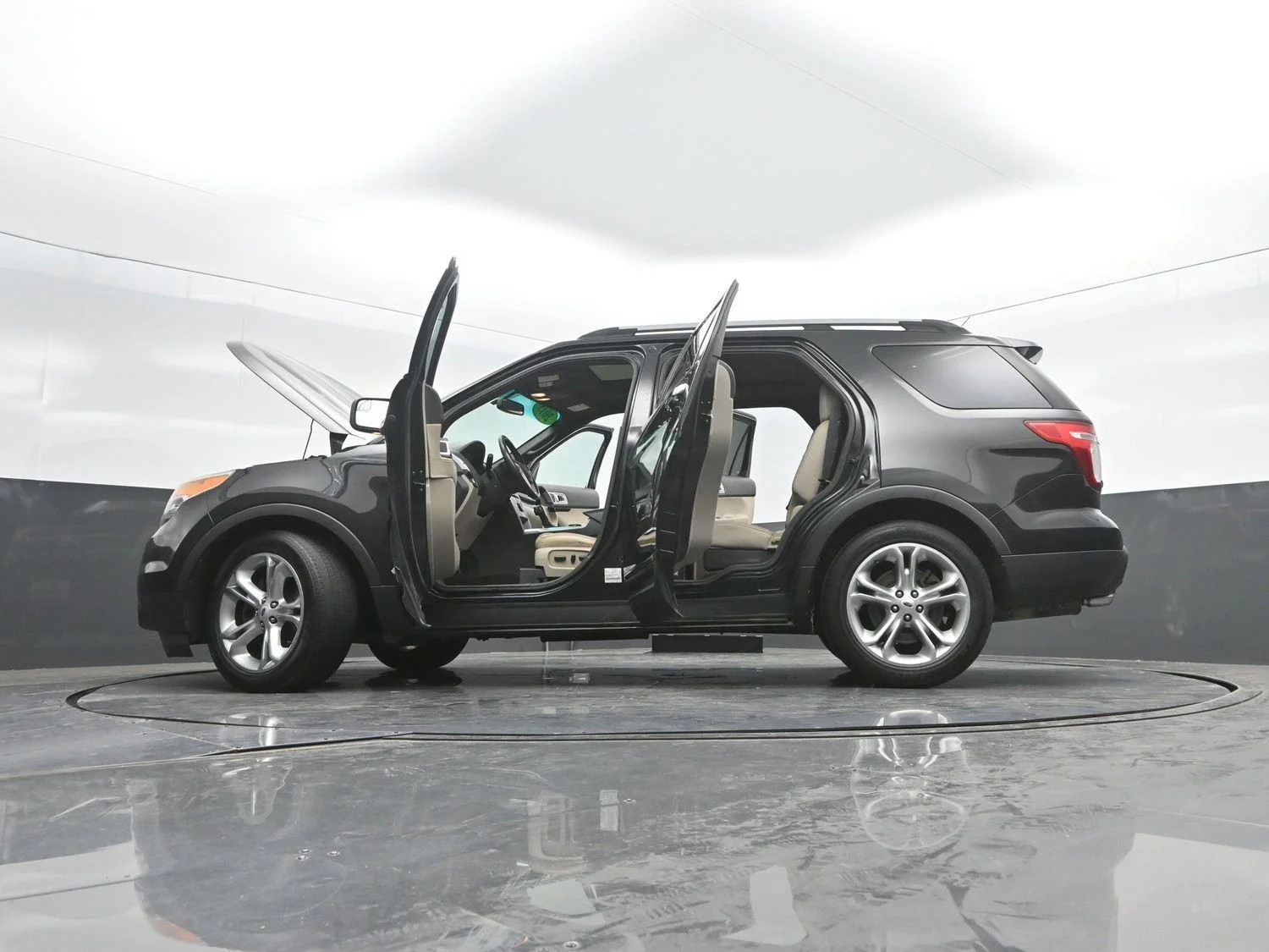 Used 2015 Tuxedo Black Metallic Ford Limited image 47